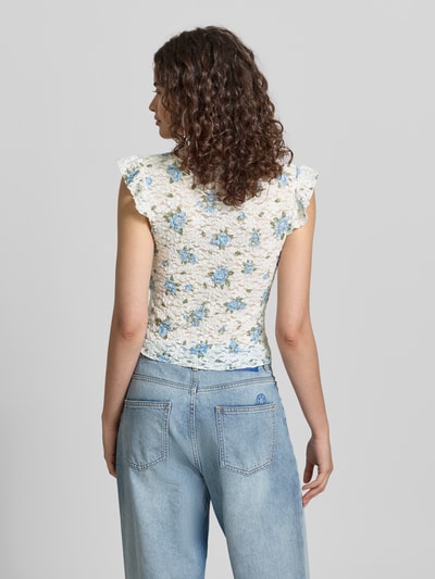 Frauenmodel trägt Slim Fit Top mit tiefem V-Ausschnitt Modell 'SAGA' von Only, Florales-Allover-Muster, Jersey, Ganzkörperansicht Rückansicht.
