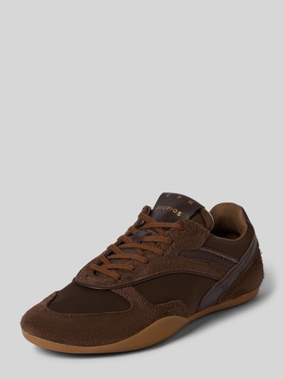 Produktfoto, Sneaker aus Leder-Mix mit Logo-Prägung von Copenhagen, brązowe odcienie, zaokrąglona forma, wiązanie, gładka podeszwa, krój zaokrąglony, wysokość obcasa 1 cm, wysokość cholewki 8 cm, szerokość w rozmiarze 40: 8 cm