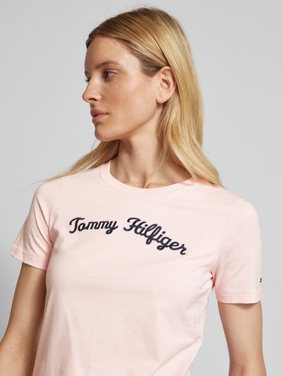 Tommy Hilfiger T-Shirt mit Label-Stitching Modell 'SCRIPT' Rosa 3