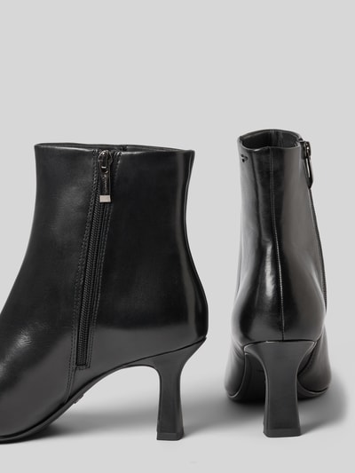 Produktfoto, schwarze Stiefeletten aus echtem Rindsleder von Tamaris, glatte Oberfläche mit mittelhohem Absatz, Damen Stiefeletten von Tamaris