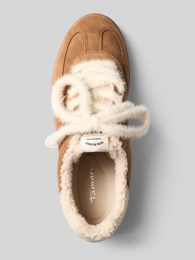 Produktfoto, Sneaker aus echtem Leder von Tamaris, braune und cremefarbene Töne, strukturierte Oberfläche, weiße Schnürsenkel