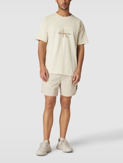 Calvin Klein Jeans T-shirt z obniżonymi ramionami model ‘MONOLOGO’ Piaskowy 1