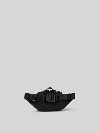 Produktfoto, Bauchtasche mit Zweiwege-Reißverschluss von Kenzo für Herren mit Hauptfach, kurzem Schulterriemen, Label-Patch und Strukturmuster in Schwarz, Maße circa 28 cm Breite, 13 cm Länge, 6 cm Tiefe