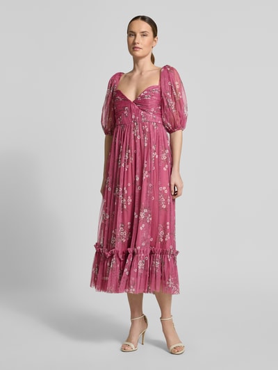 Kobiece modelka nosi sukienka koktajlowa 'Cocktailkleid im Allover-Look' od LACE & BEADS, tiul, linia a, sukienka midi, wzór na całej powierzchni, bufiaste rękawy, długość tyłu w rozmiarze s: 108 cm, szerokość w rozmiarze s: 35 cm, długość rękawów w rozmiarze s: 36 cm, pełny widok z przodu