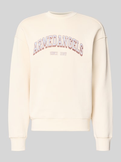 Produktfoto, cremefarbenes Relaxed Fit Sweatshirt aus reiner Baumwolle Modell 'WORDMARK' von ARMEDANGELS, glatte Textur, Herren Sweatshirt