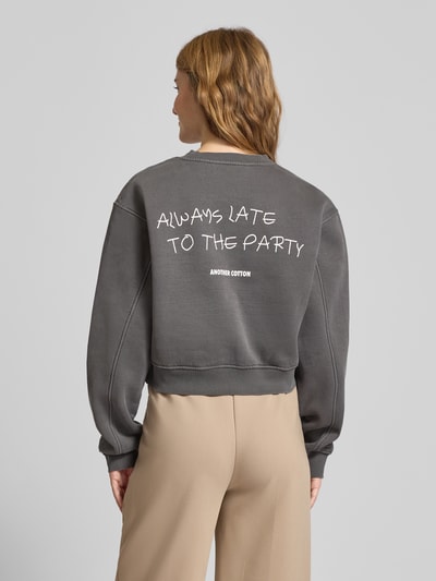 ANOTHER COTTON LAB Sweatshirt mit Label-Print Modell 'Always Late' Mittelgrau 5