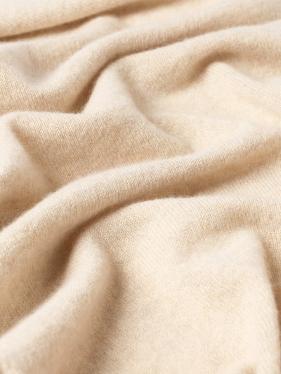 Produktfoto, Schal aus reinem Kaschmir Modell 'Enata' von MOS MOSH, beige Strick-Optik, weiche Textur, eingefasste Abschlüsse, Dreiecksform