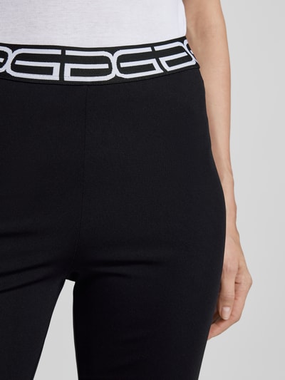 Gestuz Skinny Fit Shorts mit Label-Bund Modell 'Bika' Black 3