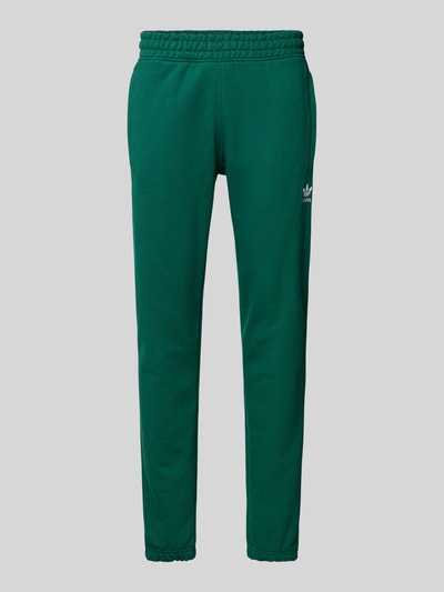 Produktfoto, grüne Sweatpants mit elastischem Bund von adidas Originals, Baumwoll-Mix, lockerer Schnitt, Eingrifftaschen, Label-Stitching