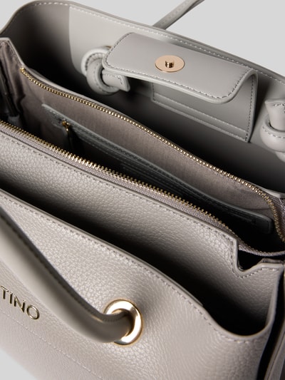 VALENTINO BAGS Handtasche mit Label-Applikation Modell 'ALEXIA' Hellgrau 4