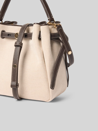 Produktfoto, Bucket-Bag mit Logo-Detail Modell 'Romy' von Tory Burch, Strukturmuster in Creme und Braun, abnehmbarer Schulterriemen, Hauptfach mit Reißverschluss, Größe 25x23x10 cm