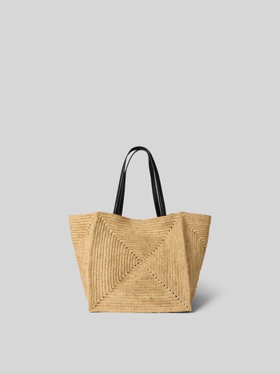 Produktfoto, Tote Bag in Flecht-Optik von Nanushka aus reinem Bast mit schmalen Schulterriemen, herausnehmbarer Innentasche mit Reißverschluss, offene Hauptfach, beige Farbe, rechteckige Form und sichtbare Bast-Struktur, Maße ca. 34 cm Breite, 34 cm Länge, 34 cm Tiefe.