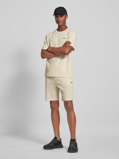 BOSS Regular Fit Sweatshorts mit Strukturmuster Sand 1