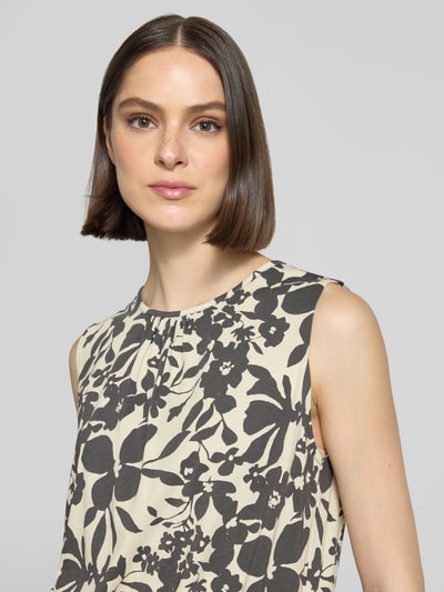Kobiece modelka nosi Loose Fit Top aus reiner Baumwolle von Marc O'Polo, efekt: wzór na całej powierzchni, okrągły dekolt, bez rękawów, tunel, bawełna, zbliżenie na górną część ciała