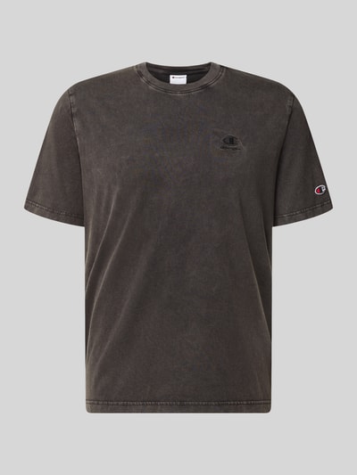 Produktfoto, T-Shirt mit Label-Stitching und Rundhalsausschnitt von CHAMPION, męski t-shirt z bawełny, krój regular fit, logo, okrągły dekolt, długość tyłu w rozmiarze M: 67 cm, kolor ciemnoszary, jednolita faktura