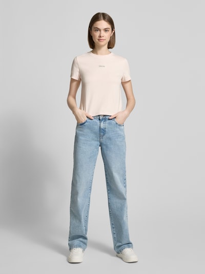 Calvin Klein Jeans Regular Fit T-Shirt mit Label-Patch Hellrosa 1