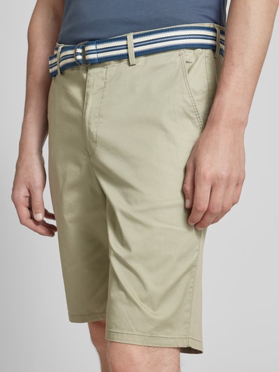 Christian Berg Men Regular Fit Chino-Shorts mit Gürtel Schilf 3