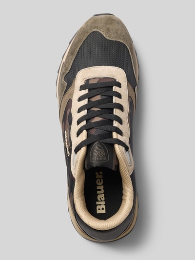 Produktfoto, Sneaker aus Leder-Mix Modell 'Ryder' von Blauer USA in Beige und Schwarz mit abgerundeter Form, Schnürverschluss und strukturierter Sohle, Label-Details sichtbar, strukturierte Sohle, Absatzhöhe 3 cm, Schafthöhe 10 cm, Schaftweite 11 cm