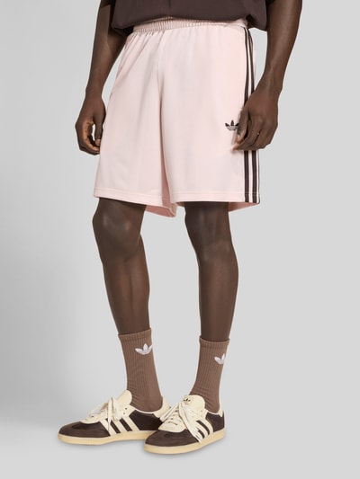 adidas Originals Regular Fit Trainingsshorts mit Logo Print Altrosa 4