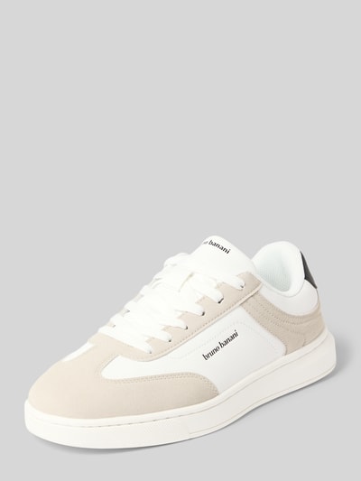 Produktfoto, Sneaker mit Schnürung und Label-Details Modell 'CDG' von Bruno Banani in Weiß und Beige, abgerundete Spitze, glatte Textur