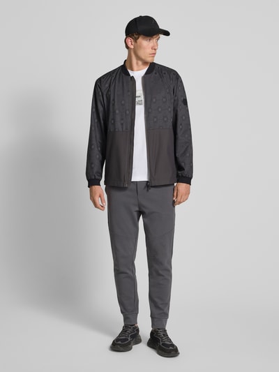 BOSS Green Bomberka o kroju regular fit z dwustronnym zamkiem błyskawicznym Ciemnoszary 1