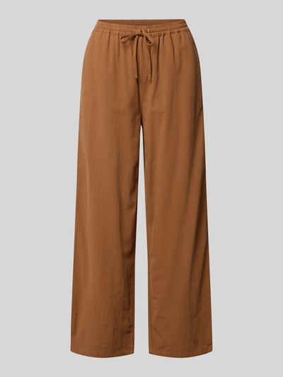 Produktfoto, Stoffhose in verkürzter Passform Modell 'CISSIE' von Soyaconcept, Wide-Leg-Pants aus reiner Baumwolle, elastischer Bund mit Tunnelzug, braune Farbe, weiche Textur, Bundweite bei Größe S 37 cm, Innenbeinlänge 73 cm.