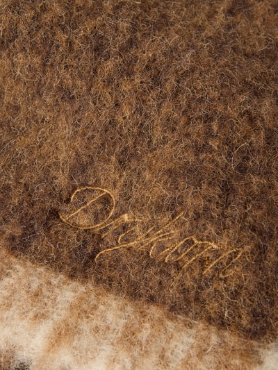 Produktfoto, Schal aus Alpaka-Mix mit Fransen von DRYKORN, braune und cremefarbene Töne, weiche, strukturierte Oberfläche, Label-Stitching, rechteckige Form, Detailansicht, Damen Schal, Breite 29 cm, Länge 210 cm