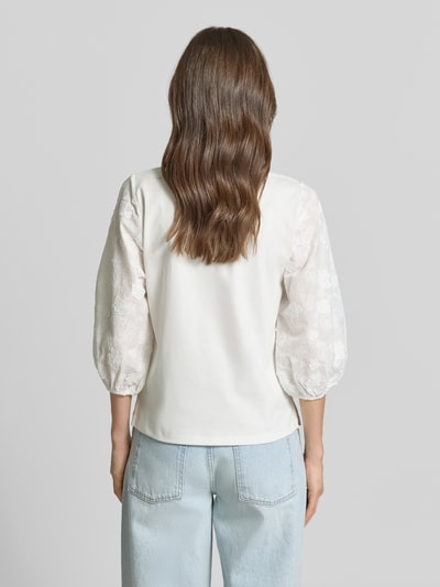Frauenmodel trägt Regular Fit Blusentop aus Baumwoll-Mix von Tom Tailor, Optik: Unifarben, Passform: Regular-Fit, Materialverarbeitung: Jersey, Material: Baumwoll-Mix, Ganzkörperansicht Rückansicht.