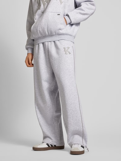 KARL KANI Wide Leg Sweatpants mit Label-Print Hellgrau Melange 4