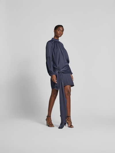 ROTATE Knielanges Kleid mit Taillengürtel Graphit 1
