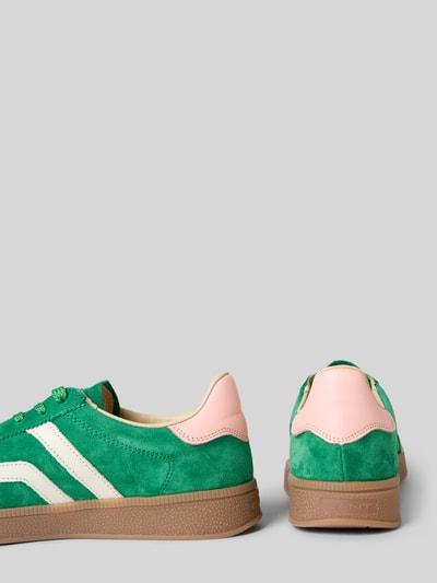 Produktfoto, Sneaker aus echtem Leder Modell 'Cuzima' von Gant in Grün und Rosa mit Logo-Design, profilierter Sohle, abgerundeter Passform. Absatzhöhe 3 cm, Schafthöhe 8 cm, Schaftweite 7 cm.