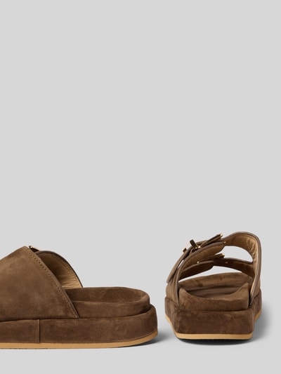 Produktfoto, Sandalette aus Leder mit Gummisohle von ALMA EN PENA w brązowym kolorze, zaokrąglony czubek, pasek ze sprzączką, naturalna skóra, gumowa podeszwa, wysokość obcasa w rozmiarze 40: 5 cm