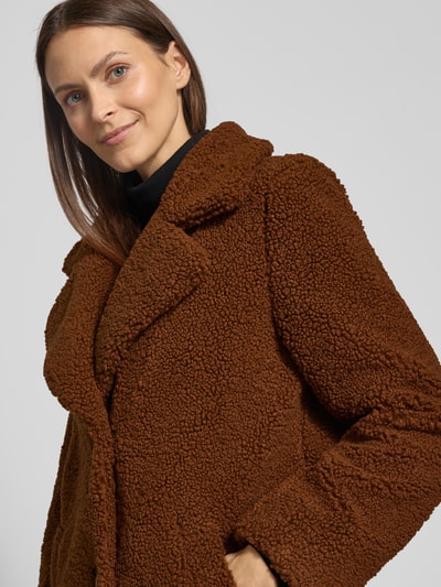 VERO MODA Płaszcz z futerka o kroju regular fit z wykładanym kołnierzem model ‘KYLIE’ Orzechowy 3
