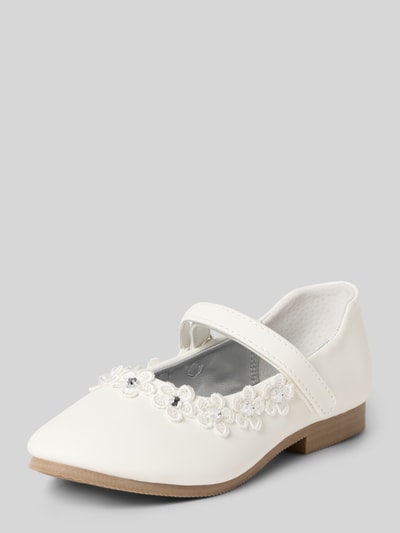 Produktfoto, Ballerina mit Zierbesatz von Happy Girls in weißer Farbe, spitze Form, Klettverschluss, strukturierte Sohle, Absatzhöhe 1 cm, Schafthöhe 3 cm, Schaftweite 5 cm.
