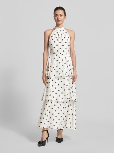 Vrouwenmodel draagt Midikleid im Stufen-Look Modell 'Monroe' van Forever New met zwarte stippen, taillierter fit, lyocell-linnenmix, rugvetersluiting, voorkant volledig zichtbaar, foto van het hele lichaam.