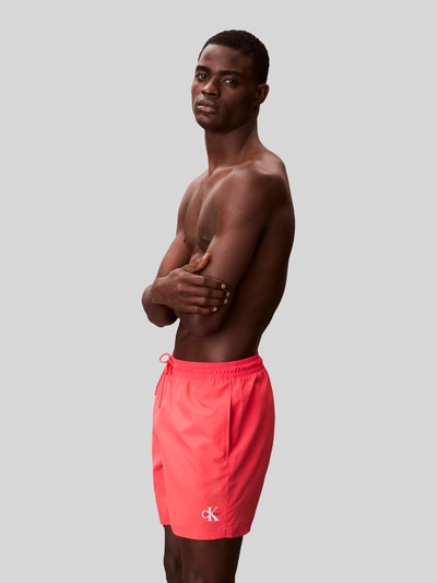Calvin Klein Underwear Spodenki kąpielowe z detal z logo Koralowy 6