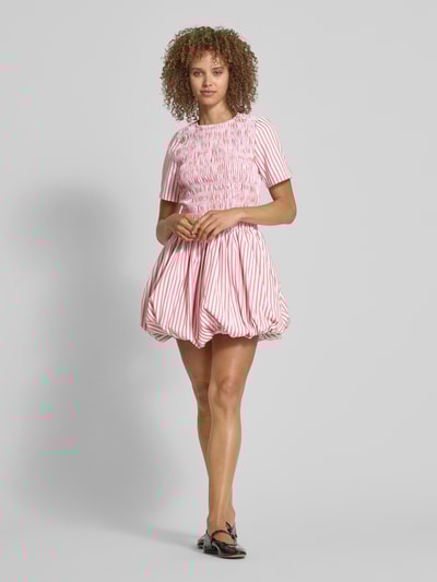 Amy Lynn Cocktailkleid mit Smok-Details Modell 'Eleonor' Rosa 1