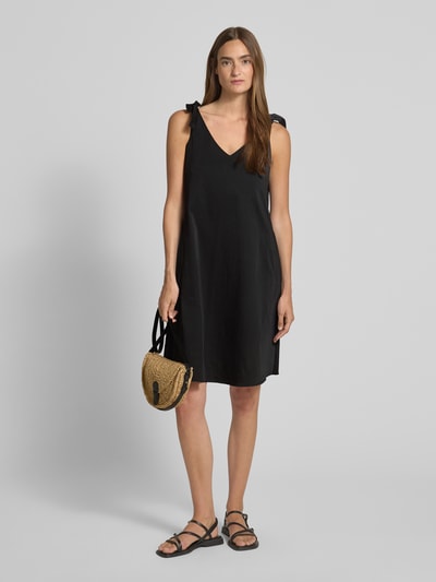 Smith and Soul Sukienka o długości do kolan z dekoltem w serek Czarny 1