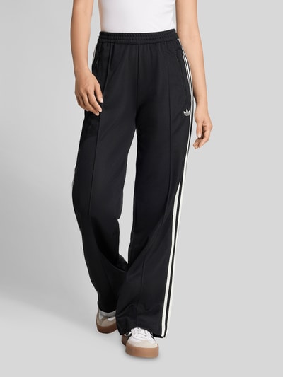 adidas Originals Spodnie dresowe o kroju regular fit z detal z logo Czarny 4