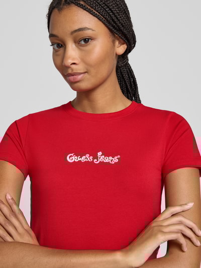 Guess Jeans Cropped T-Shirt mit Label-Stitching Rot 3