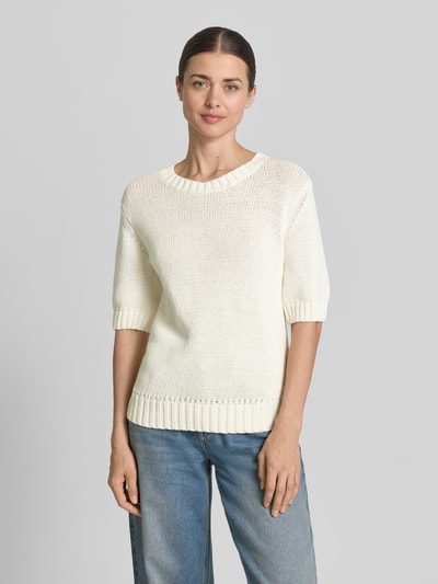 Frauenmodel trägt Strickpullover mit 1/2-Arm von Fynch-Hatton in Creme, Reine Baumwolle, Regular-Fit, Rundhalsausschnitt, Ganzkörperansicht von vorne.