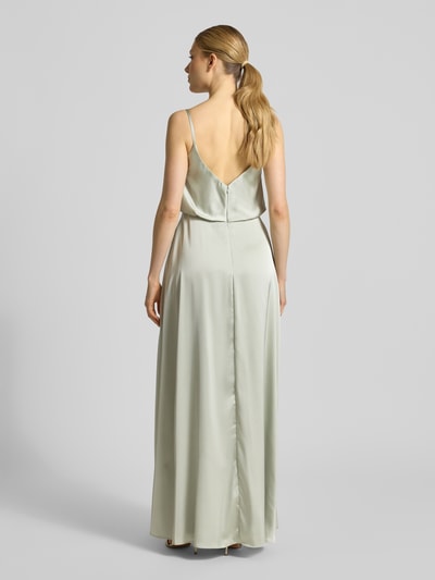 Vrouwenmodel draagt avondkleid aus Satin mit Spaghettiträgern van Hey Kyla, lichtgroen, getailleerde fit, naadrits, ruglengte 124 cm, borstwijdte 34 cm, geheel lichaam achteraanzicht.