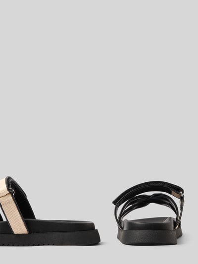 Produktfoto, Sandalette aus Leder mit Klettverschluss Modell 'Missile' von Steve Madden in Schwarz mit beigem Riemen, Schlupfform, 3 cm Absatzhöhe bei Größe 40, Damen.
