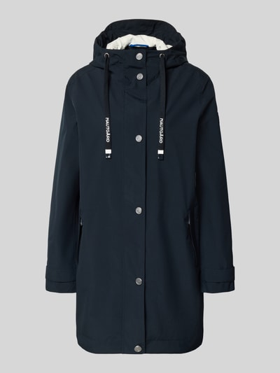 Produktfoto, ciemnogranatowa Jacke mit Ärmelriegeln Modell 'NEMO' von NAUTGÅRD, krój regular fit, kaptur z troczkiem, zapięcie na guziki, kieszenie na zamek, szerokość ramion w rozmiarze S: 45 cm, szerokość w biuście w rozmiarze S: 51 cm, długość rękawa w rozmiarze S: 62 cm, długość pleców w rozmiarze S: 90 cm, gładka faktura