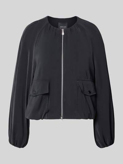 Produktfoto, Blouson mit Zweiwege-Reißverschluss und Pattentaschen von Marc Cain in Schwarz, Regular-Fit, glatte Textur, Rundhalsausschnitt, Pattentaschen, Rückenlänge bei Größe 36: 56 cm, Brustweite bei Größe 36: 60 cm, Ärmellänge bei Größe 36: 62 cm