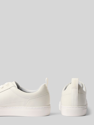 Produktfoto, Sneaker mit Zugschlaufe Modell 'Morrie' von HUGO in Weiß mit Abgerundete-Spitze, Schnürverschluss, Label-Detail, strukturierte Sohle, Schafthöhe Größe 45: 7 cm