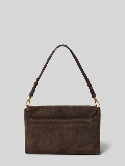 Produktfoto, Shoulder Bag aus echtem Leder von Abro, dunkelbraune Farbe, samtige Textur, goldfarbene Beschläge, Studioaufnahme, Kontext: Geteiltes Hauptfach mit Überschlag, abnehmbare Schulterriemen, Reißverschlussfach innen, Maße 31x19x9 cm, Schulterriemen 63 cm.
