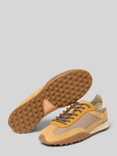 Produktfoto, Sneaker aus Leder-Mix mit Logo-Detail Modell 'Bridge' von HOFF in Gelb-Beige, runde Form, strukturierte Gummisohle, Damen Sneaker, abgerundete Passform, Absatzhöhe 3 cm, Schafthöhe 8 cm, Schaftweite 8 cm