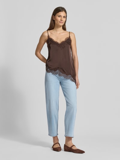 Vrouwenmodel draagt Barrel Fit Jeans im 5-Pocket-Design van Christian Berg Woman, lichtblauw, katoenmix, verkorte pasvorm, volledige vooraanzicht