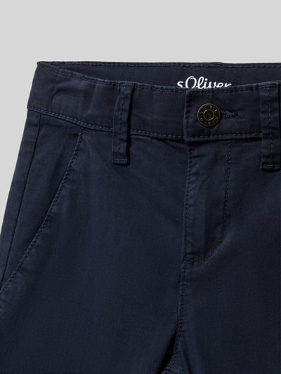 Productfoto, Slim Fit Chino uit katoenmix model 'BRAD' van s.Oliver RED LABEL, effen donkerblauw, fijne weefstructuur, riemlussen, schuifhaaksluiting, steekzakken, verstelbare tailleband